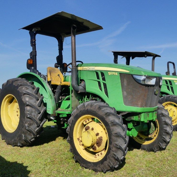 JOHN DEERE 5075E