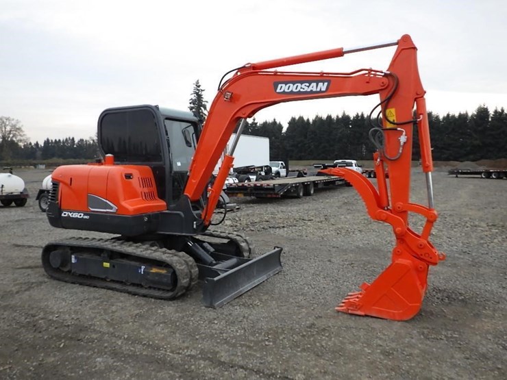 2024-doosan-dx60-9c-hydraulic-excavator-image-2