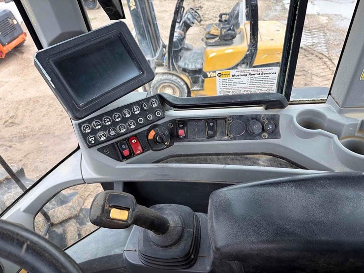 caterpillar-930-image-17