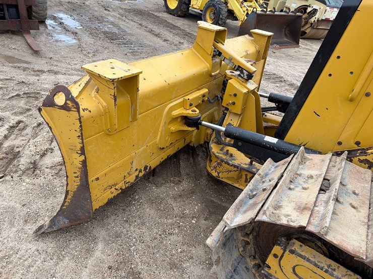 2021-caterpillar-d3-lgp-image-12