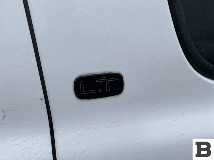 2004-chevrolet-suburban-image-18