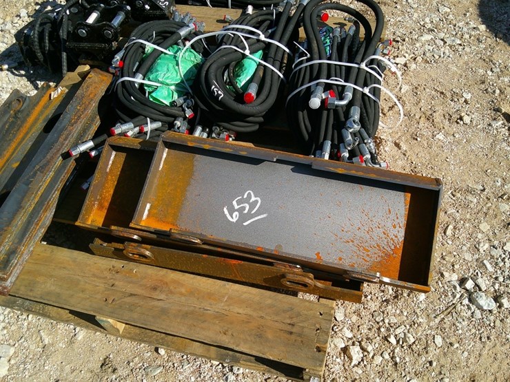 (1)-plate-f/-mini-skid-steer-image-1