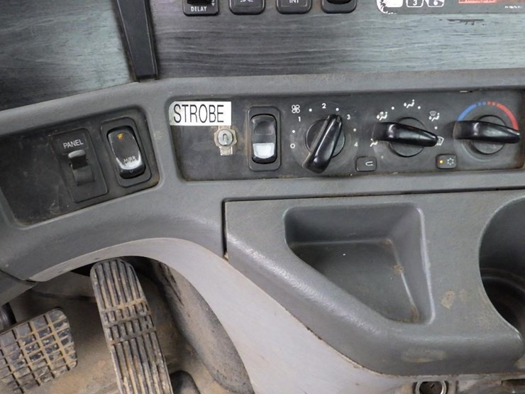 2005-freightliner-columbia-t/a-truck-tractor-image-27