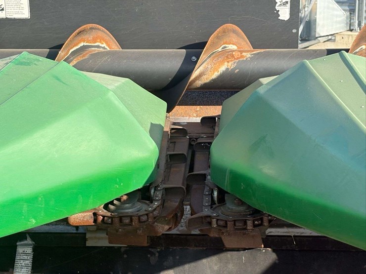 2013-8-row-drago-corn-head-image-10