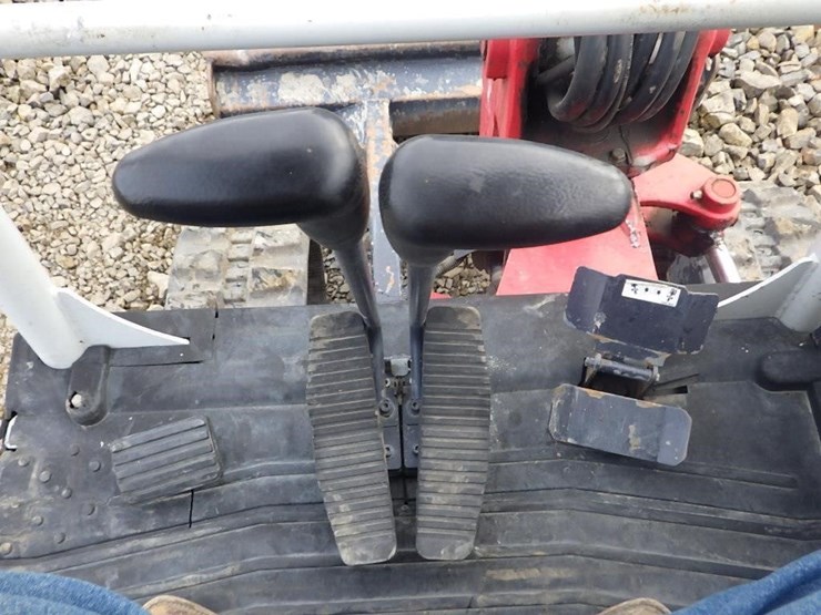 takeuchi-tb230-image-30