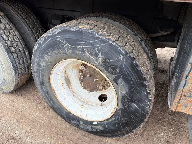 1997-ford-f800-image-13