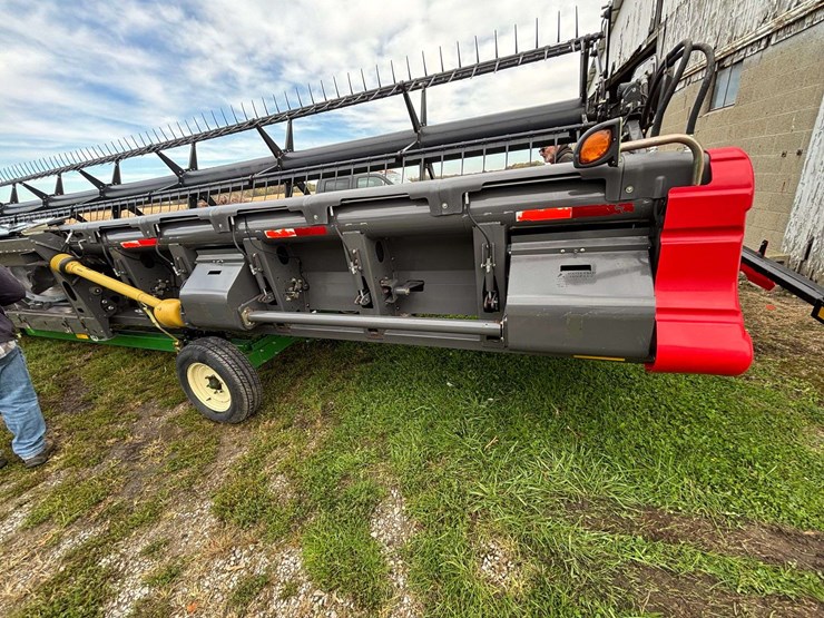 2012-massey-ferguson-35ft-grain-platform-w/-header-cart-image-5