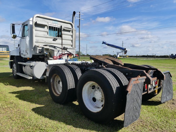 2000-mack-ch613-image-3