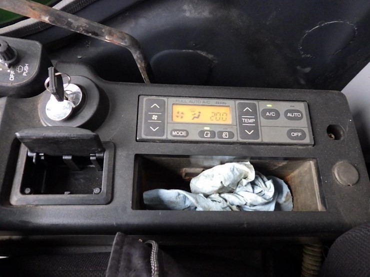 hitachi-zx75ur-image-37