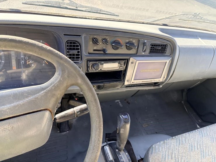 1999-mitsubishi-fuso-box-truck-image-11