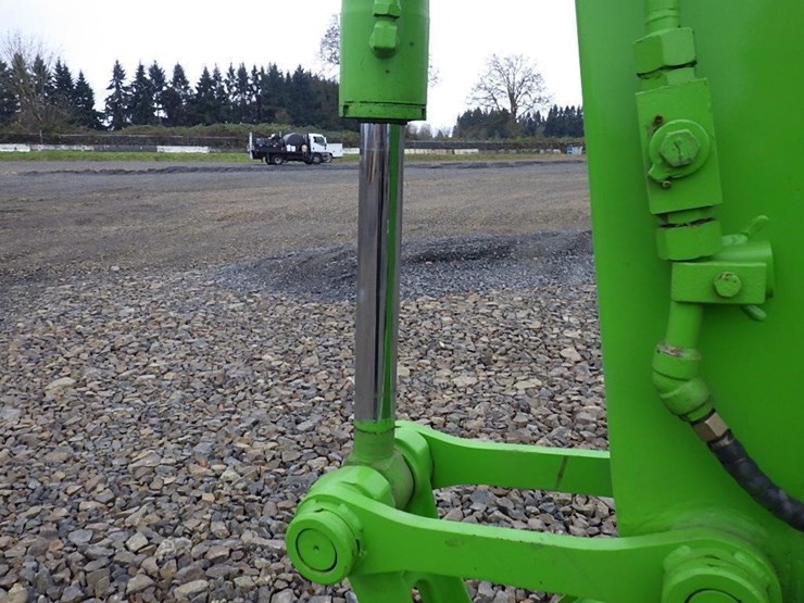 hitachi-zx75ur-image-12