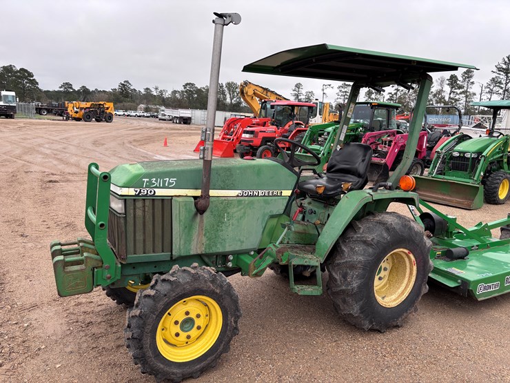 john-deere-790-image-1