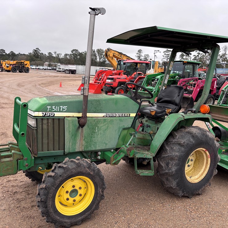 JOHN DEERE 790