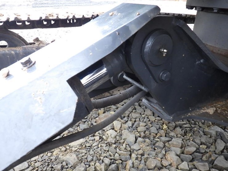 hitachi-zx75ur-image-9