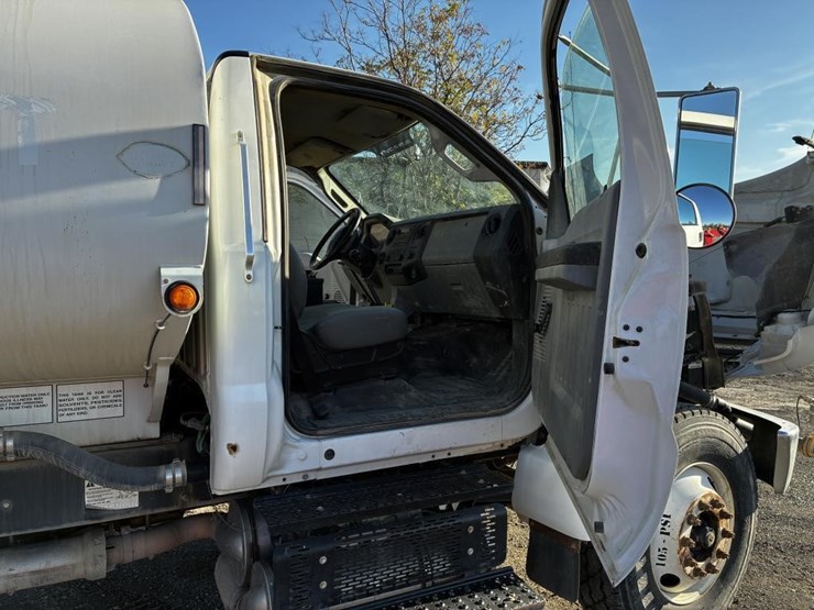 2014-ford-f750-image-13