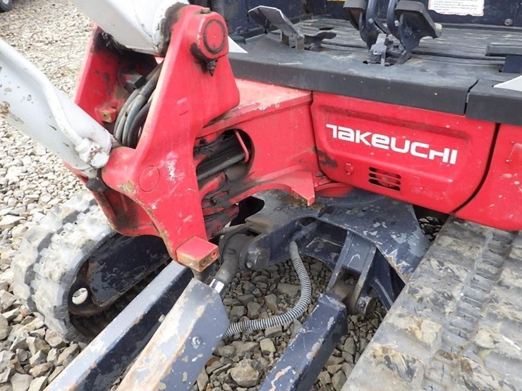 takeuchi-tb230-image-14