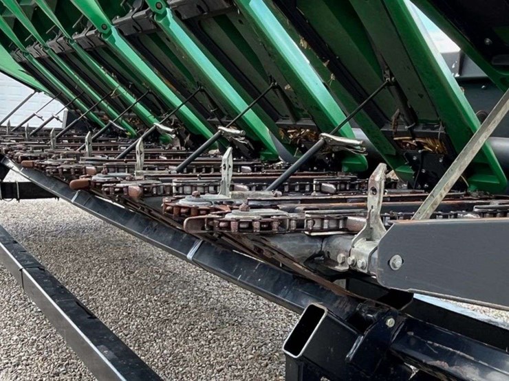 2013-8-row-drago-corn-head-image-2