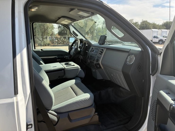 2015-ford-f550-xlt-image-13