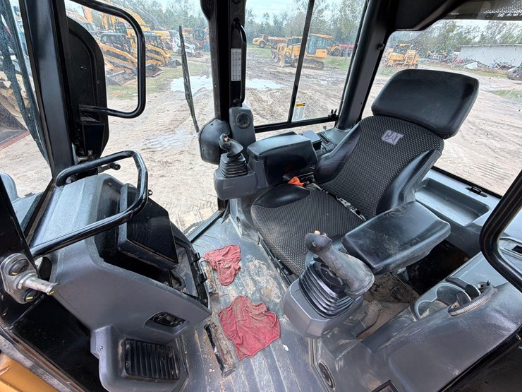 2021-caterpillar-d3-lgp-image-22