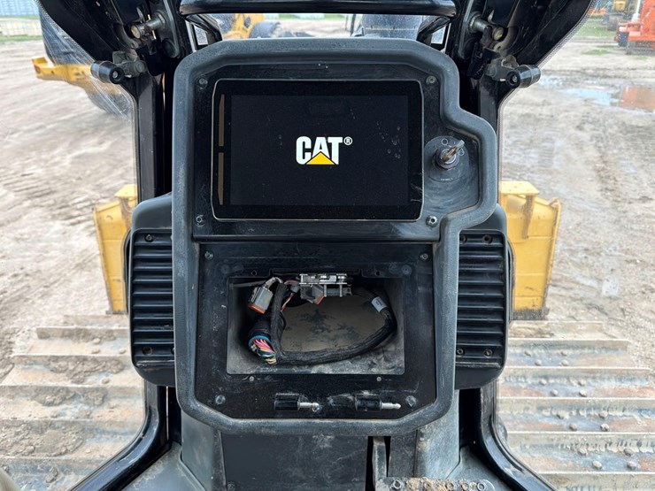 2021-caterpillar-d3-lgp-image-26