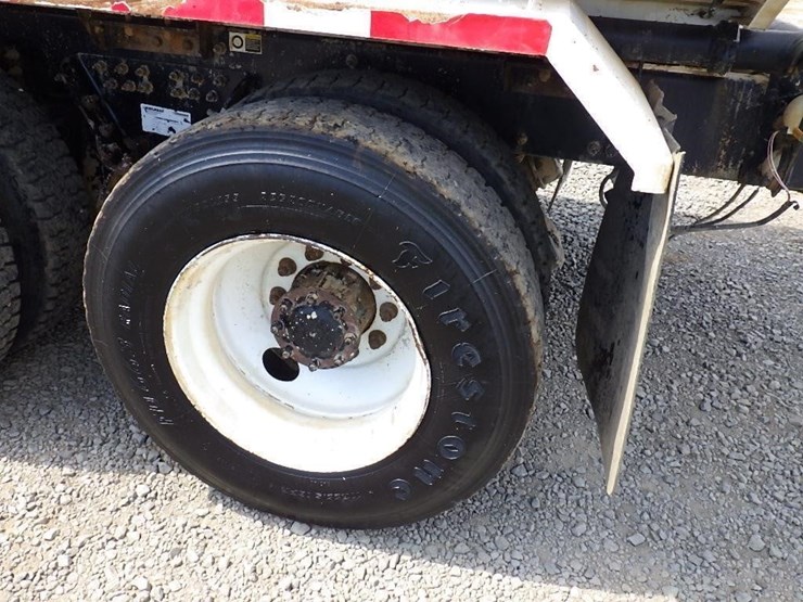 2016-peterbilt-348-image-42