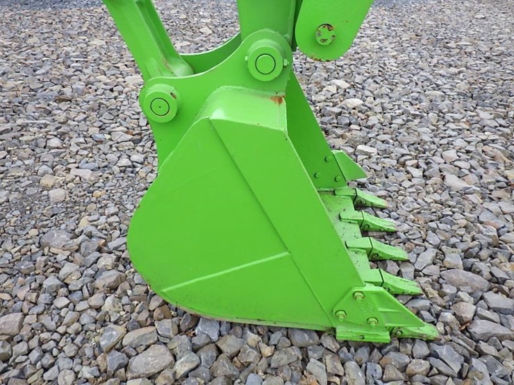 hitachi-zx75ur-image-16