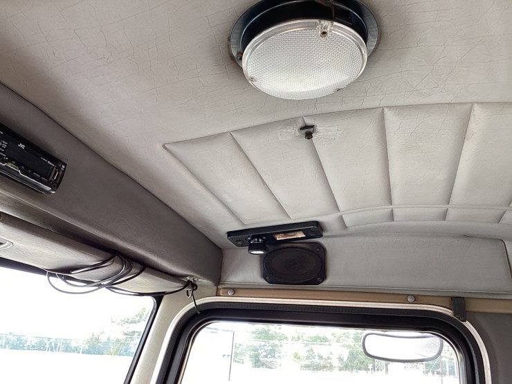 peterbilt-379-image-21