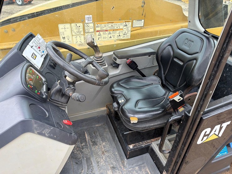 2019-caterpillar-tl1255-image-13