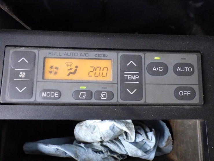 hitachi-zx75ur-image-38