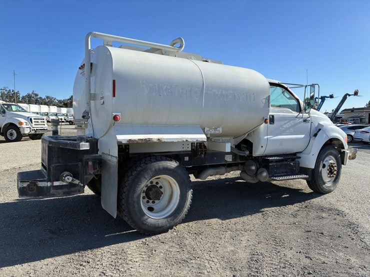 2014-ford-f750-image-3