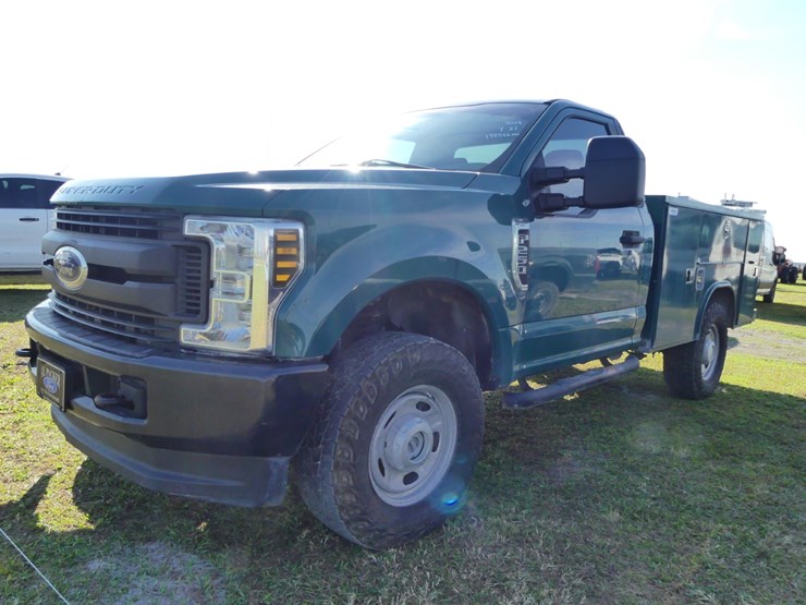 2019-ford-f250-xl-image-2