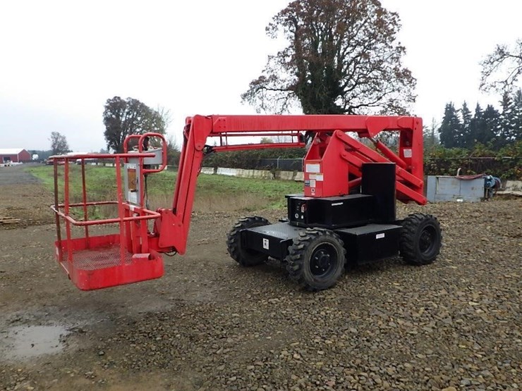 articulating-boom-lift-image-1