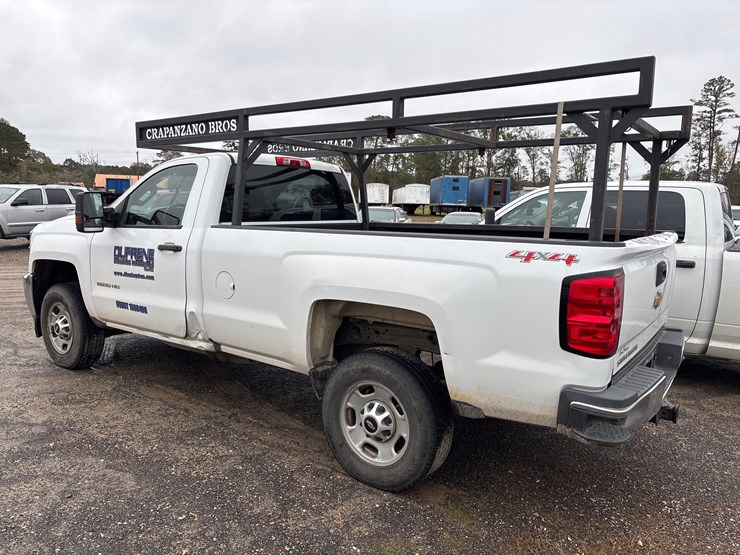 2017-chevrolet-2500hd-image-4