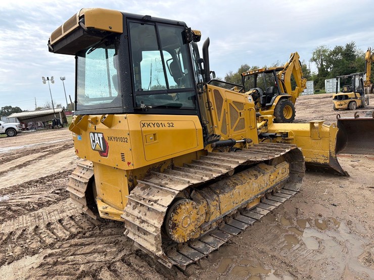 2021-caterpillar-d3-lgp-image-5