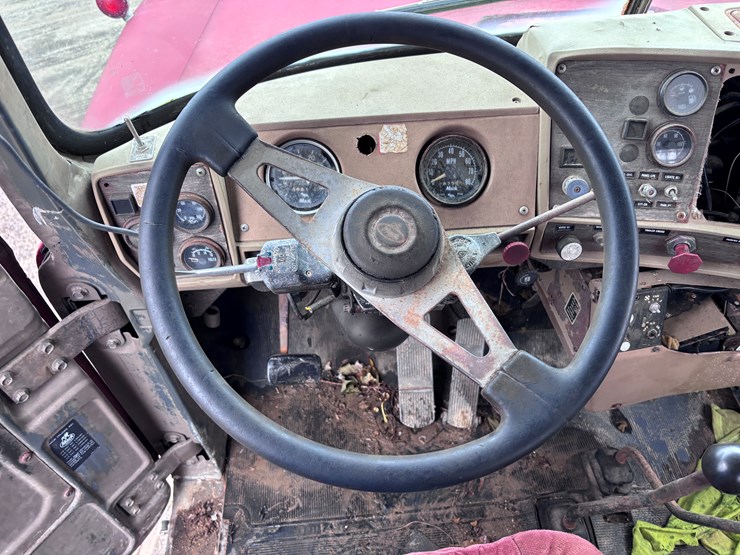 mack-r686st-image-14