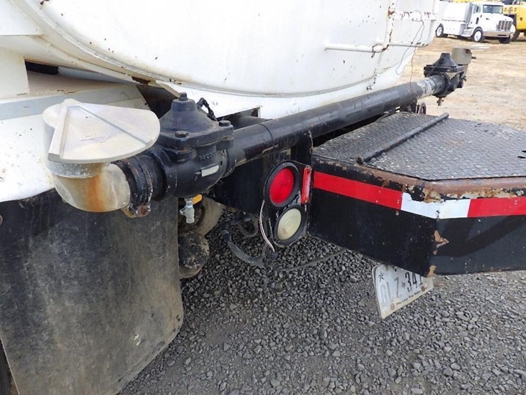 2016-peterbilt-348-image-13