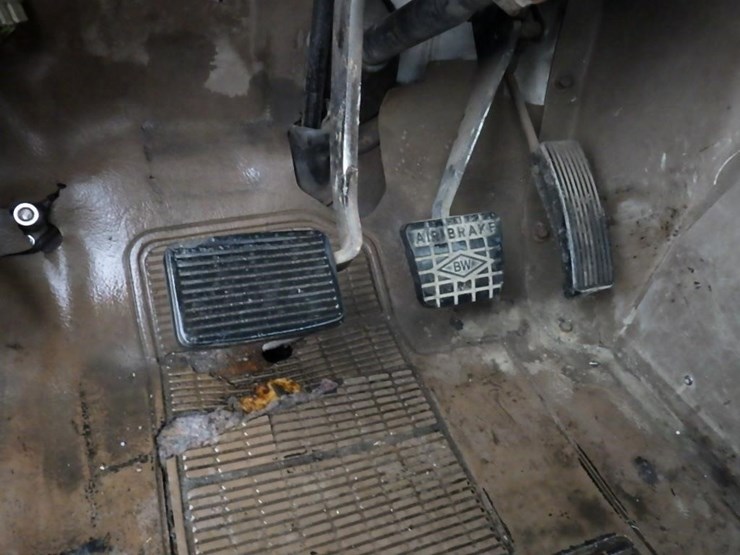 1987-international-1954-17'-s/a-flatbed-truck-image-17