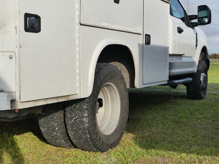 2017-ford-f350-xl-image-5