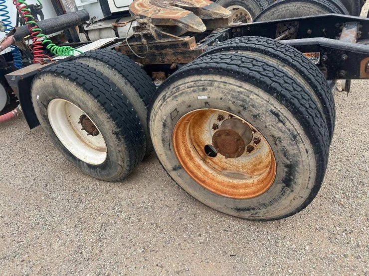 2007-freightliner-columbia-120-image-9