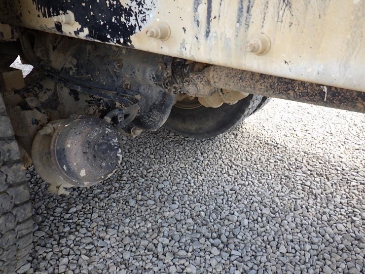 2016-peterbilt-348-image-16