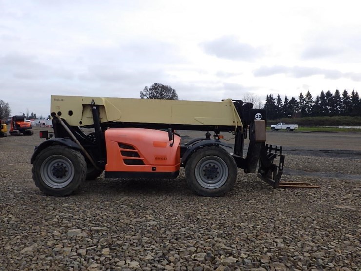 2012-jlg-g10-55a-image-3