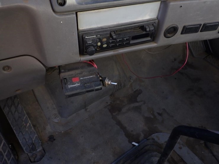 1997-ford-l8513-image-28