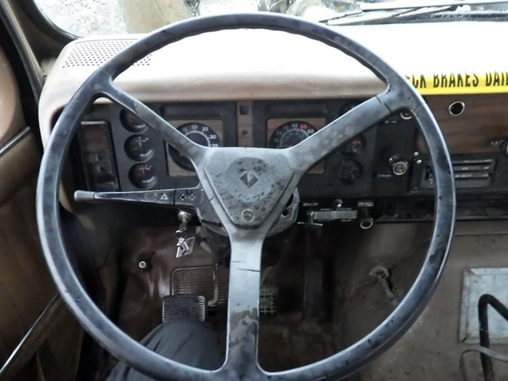 1987-international-1954-17'-s/a-flatbed-truck-image-18