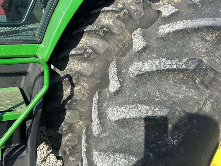 1996-john-deere-8200-image-11