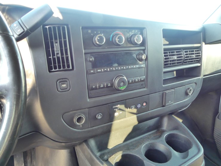 2016-chevrolet-express-3500-image-10