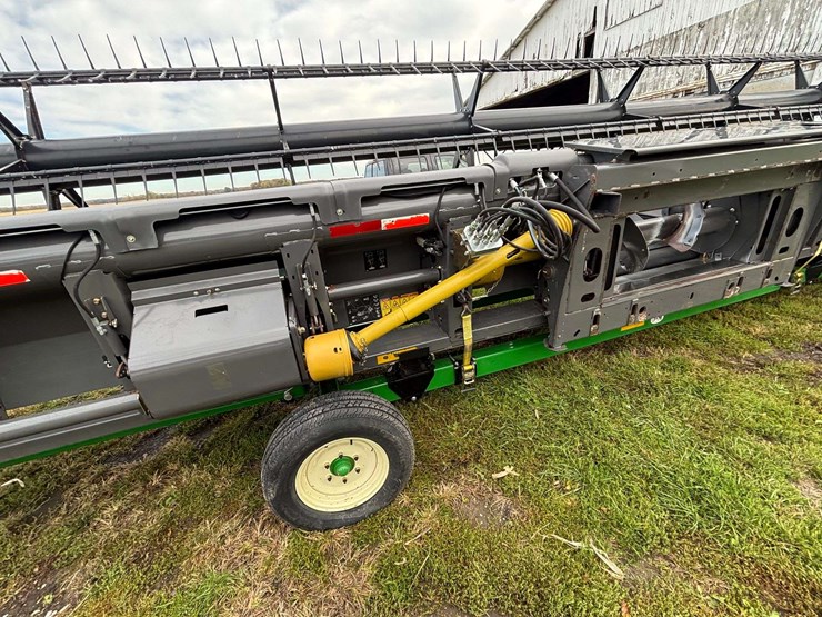 2012-massey-ferguson-35ft-grain-platform-w/-header-cart-image-4