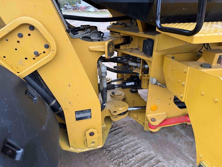 caterpillar-926-image-10