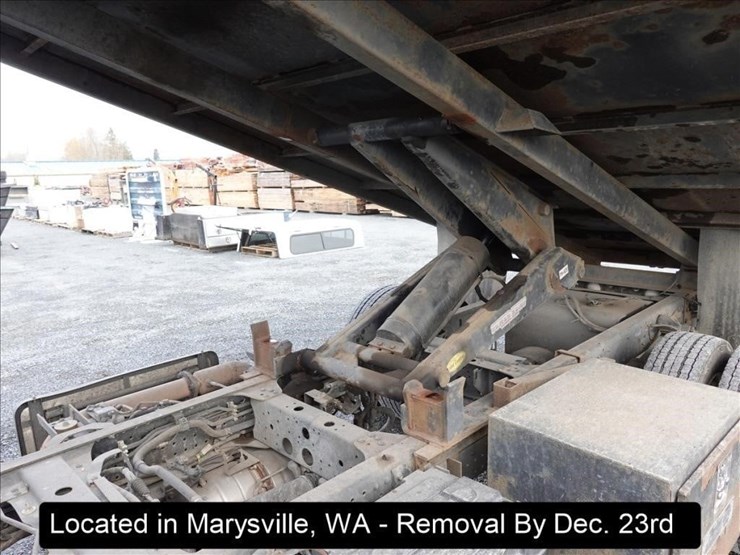 2017-isuzu-nrr-image-2