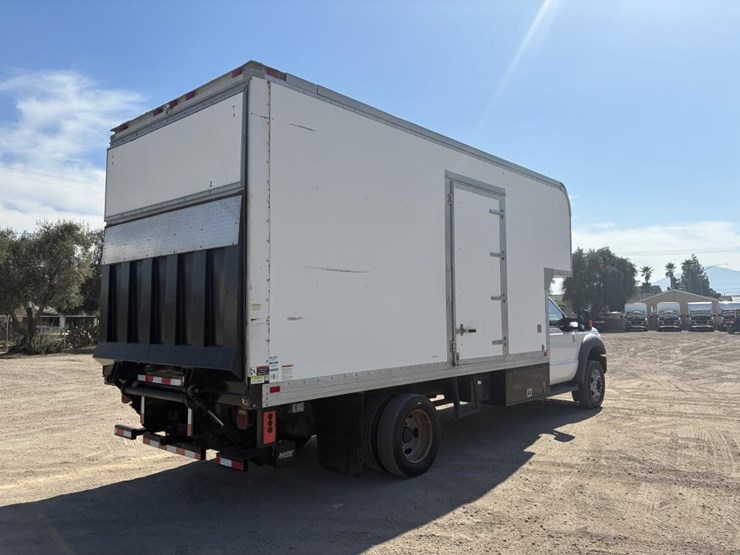 2015-ford-f550-xlt-image-3