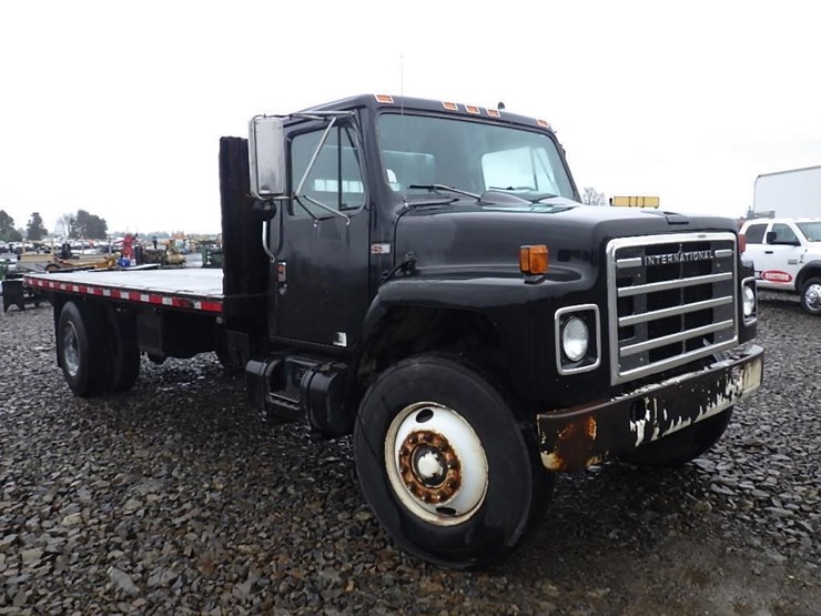 1987-international-1954-17'-s/a-flatbed-truck-image-3